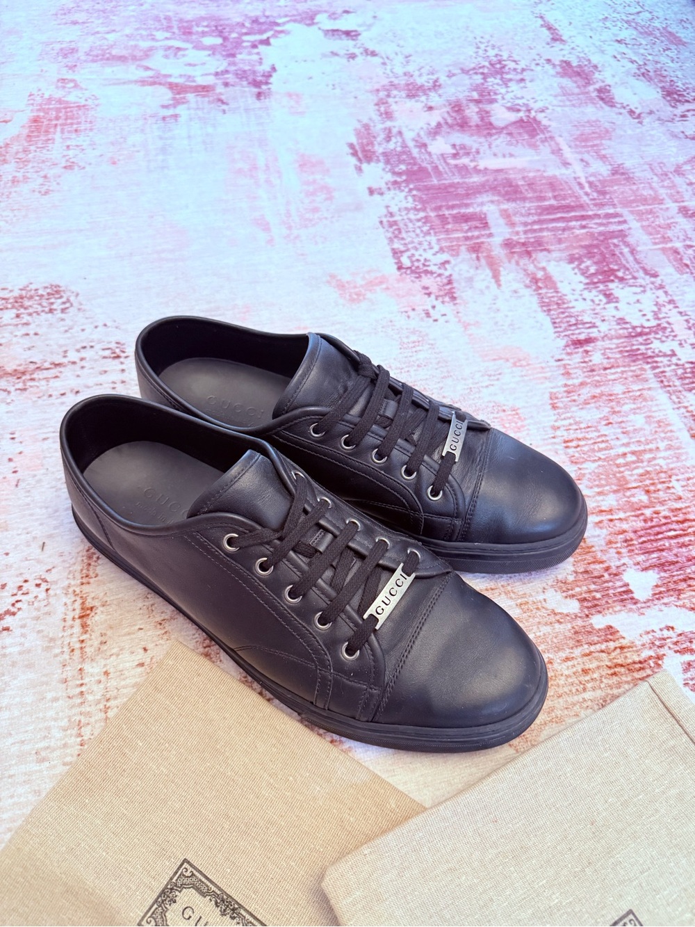 Gucci Men's Black Leather Low-Top Sneakers
EU44